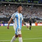 Timnas Argentina menjuarai Grup A Copa America 2024 setelah menekuk Peru dengan skor 2-0 di Stadion Miami Gardens, Miami. 