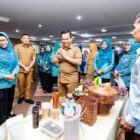 Pj Ketua TP PKK Kabupaten Muba Hj Triana Sandi Fahlepi diwakili Plt Kepala Dinas PMD Kabupaten Muba Richard Cahyadi AP MSi membuka langsung kegiatan pelatihan