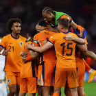 Belanda berhasil menyamakan kedudukan melalui Stefan de Vrij di menit ke-70