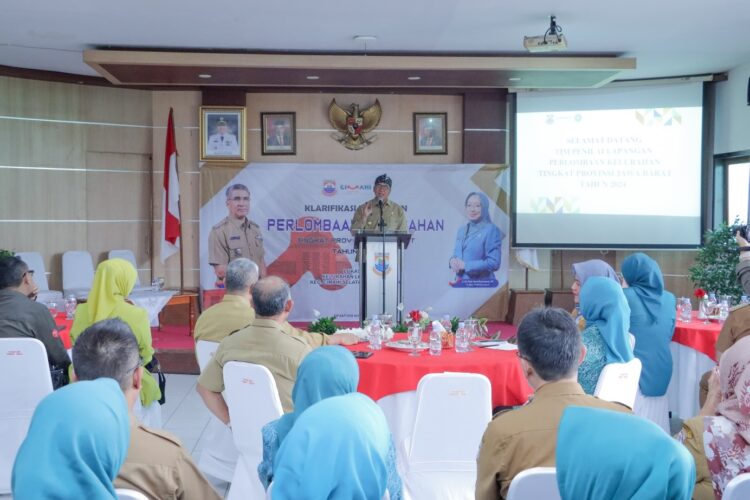 Penjabat (Pj) Wali Kota Cimahi, Dicky Saromi menyatakan rasa bangganya atas pencapaian kelurahan-kelurahan di Kota Cimahi selama tiga tahun terakhir yang selalu berhasil masuk tiga besar di Lomba Kelurahan Tingkat Provinsi Jawa Barat
