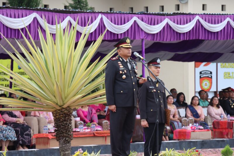 Kapolres Humbang Hasundutan AKBP Hary Ardianto, S.H., S.I.K., M.H., bertindak sebagai Inspektur Upacara