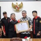Pemerintah Kota (Pemkot) Cimahi mendapatkan penghargaan dari Lembaga Swadaya Masyarakat (LSM) Pemantau Kinerja Aparatur Negara (Penjara) atas keberhasilan meraih Opini Wajar Tanpa Pengecualian (WTP) sebanyak 11 kali berturut-turut