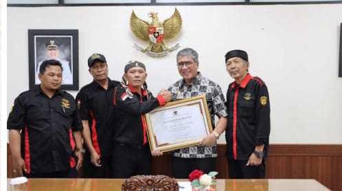 Pemerintah Kota (Pemkot) Cimahi mendapatkan penghargaan dari Lembaga Swadaya Masyarakat (LSM) Pemantau Kinerja Aparatur Negara (Penjara) atas keberhasilan meraih Opini Wajar Tanpa Pengecualian (WTP) sebanyak 11 kali berturut-turut