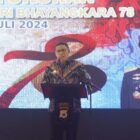 Kapolres Seram Bagian Barat AKBP Dennie Andreas Dharmawan, SIK, yang menginisiasi syukuran HUT Bhayangkara dan lomba karaoke