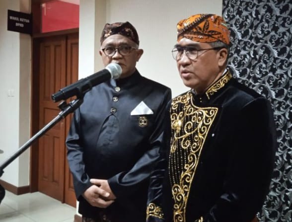 Pejabat Walikota Cimahi, Dicky Saromi, menyampaikan bahwa Sidang Paripurna ini merupakan bagian penting dari puncak peringatan HUT ke-23 Kota Cimahi