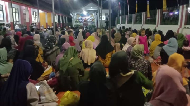 Warga Desa Kapunduhan, Kecamatan Cijaku, Kabupaten Lebak, Banten. Pada Minggu malam, 7 Juli 2024, warga tumpah ruah memenuhi jalan desa, dari Jalur Kp. Cangkeuteuk dan Jalur Kp. Sampalan, untuk mengikuti pawai obor yang meriah