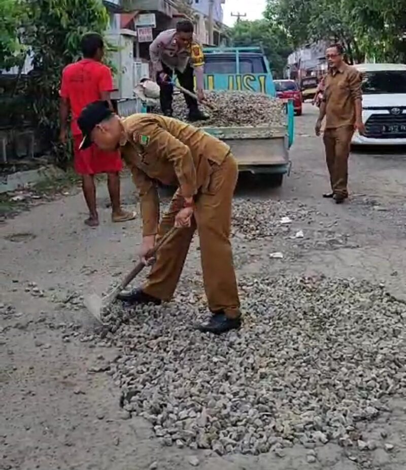Lurah Hidayatullah berharap, akses jalan tersebut segera dibangun dan dianggarkan tahun ini supaya aktivitas masyarakat bisa berjalan dengan nyaman dan lancar