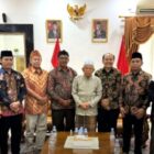 Wakil Presiden Republik Indonesia (Wapres RI), KH. Ma’ruf Amin, bersama Ketua Badan Koordinasi Pembentukan Kabupaten Cilangkahan (BAKOR PKC), H. Herry Djuhaeri, Wakil Ketua BAKOR PKC, Dr. H. Sumawijaya, M.Si