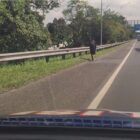 Mobil Patwal Polisi yang sedang patroli dan dikemudikan oleh Bripka Rizky Hikmat Setiawan (35), dari kejauhan, Bripka Rizky melihat seorang pria berjalan kaki menggendong ransel berwarna hitam