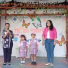 Hari pertama Masa Pengenalan Lingkungan Sekolah (MPLS) di TK Santa Theresia, Kepala Sekolah, Bibiana Ambar Wulaningsih, S.Pd bersama peserta didik dan orang tua