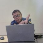 Kepala Sekolah SMAN 1 Gunungsari, Taupik, S.Pd.