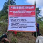 Ketidakpuasan warga tersebut ditunjukkan dengan pemasangan baliho di beberapa titik lokasi di sekitar lahan tersebut