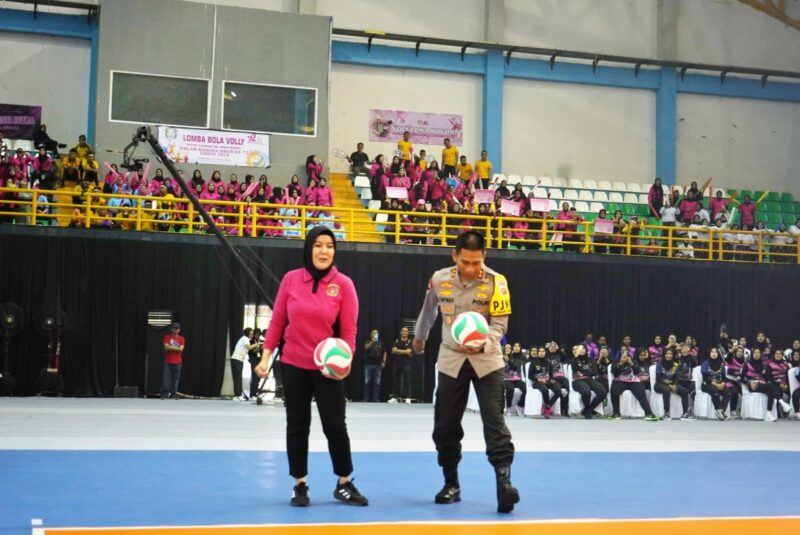 Kapolda Jawa Barat, Irjen Pol. Dr. Akhmad Wiyagus, S.I.K., M.Si., M.M., didampingi Pejabat Utama Polda Jabar, secara resmi membuka kegiatan Lodaya Volley Ball Qualification Tournament 2024