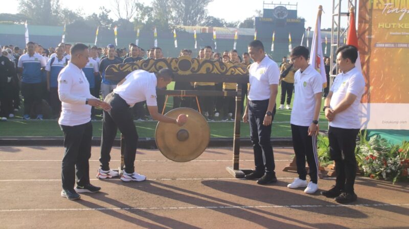 Dalam rangka memperingati HUT Ke-78 Kodam III/Siliwangi, sebuah perlombaan olahraga tradisional diselenggarakan di Stadion Siliwangi, Jl. Lombok No. 10, Kota Bandung, pada Sabtu (20/07/2024)