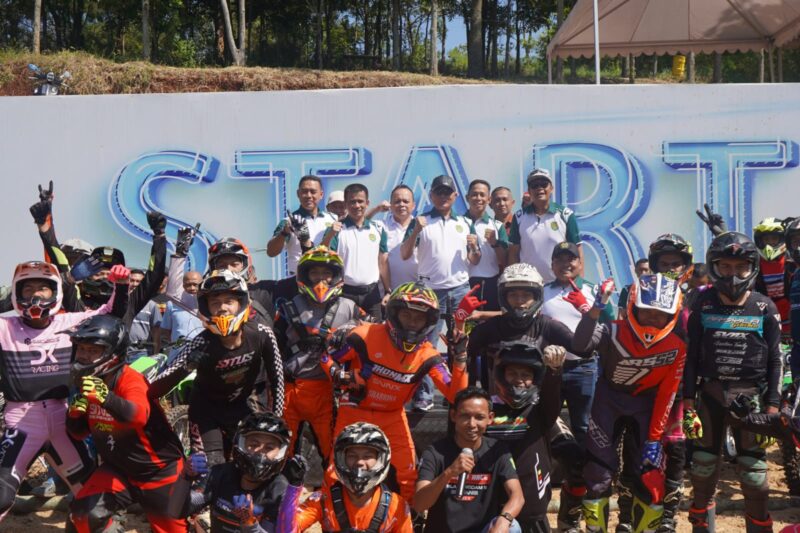 Dalam rangkaian kegiatan HUT ke-78 Kodam III/Siliwangi tahun 2024, diselenggarakan Enduro Race Piala Pangdam III/Slw di Sirkuit Siliwangi Rindam III/Siliwangi, Desa Sindanglaya, Cimenyan, Kabupaten Bandung