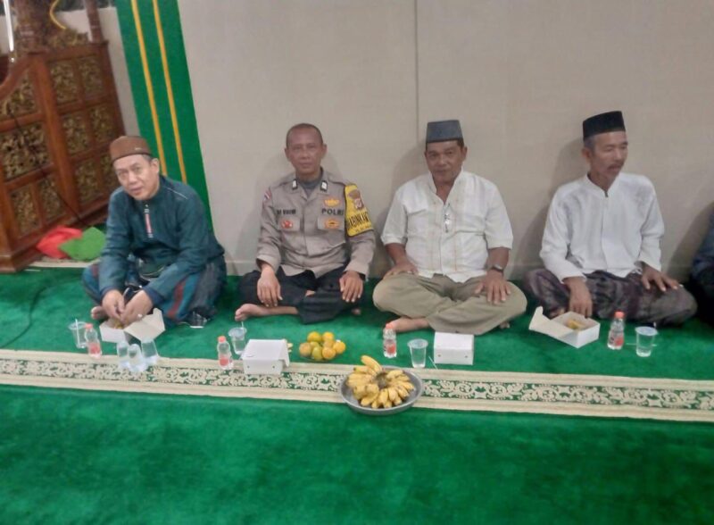 Bhabinkamtibmas Balumbang Jaya Polsek Bogor Barat Polresta Bogor Kota Polda Jabar mengamankan kegiatan serta mengawal pemberian santunan kepada anak yatim di Wilayah Balumbang Jaya, Bogor Barat