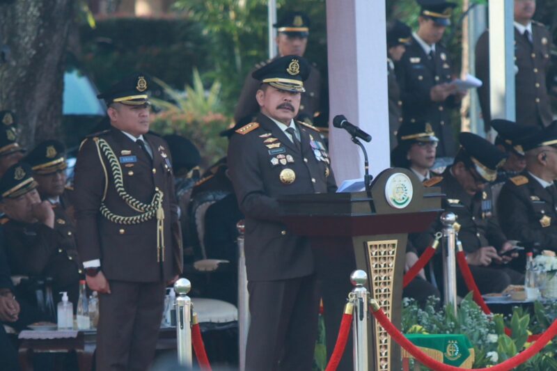 Jaksa Agung ST Burhanuddin bertindak selaku inspektur upacara pada Upacara Hari Bhakti Adhyaksa (HBA) ke-64 Tahun 2024 yang digelar di Lapangan Badan Pendidikan dan Pelatihan (Badiklat) Kejaksaan RI, Jakarta Selatan