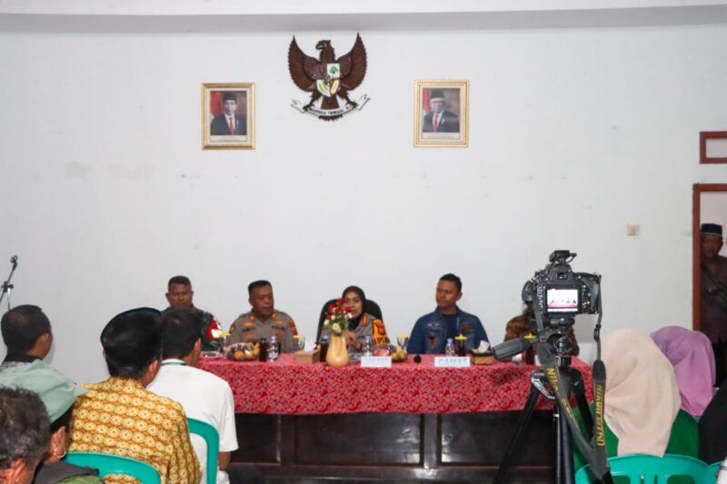 Kapolresta Cirebon, Kombes Pol Sumarni, S.I.K, S.H, M.H, menggelar sambang kamtibmas di Desa Kanci Kulon, Kecamatan Astanajapura, Kabupaten Cirebon