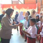 Jajaran Polresta Cirebon mengunjungi SLB ABCD Bina Mandiri Cirebon, Kecamatan Ciledug, Kabupaten Cirebon, Selasa (23/7/2024