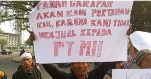 Sekitar 40 warga Desa Sukatani, Kecamatan Wanasalam, Kabupaten Lebak, Banten, mendatangi DPRD Lebak dan menggelar aksi di depan kantor Bupati Lebak pada Jumat (26/7/2024)