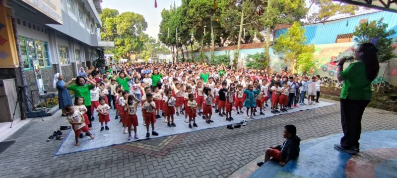TK Santa Theresia dan SD Santo Yusup Cimahi, menyelenggarakan pesta Hari Anak Nasional dengan tema 