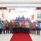 Kepala Kepolisian Daerah Maluku, Irjen Pol Drs. Lotharia Latif SH., M.Hum, menyapa sejumlah mahasiswa yang mengikuti Kuliah Kerja Nyata (KKN) Kebangsaan Ke XII di wilayah Provinsi Maluku. Universitas Pattimura (Unpatti) menjadi tuan rumah dalam acara tersebut.