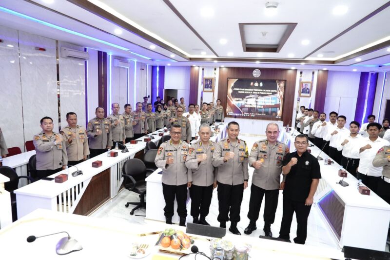 Wakapolda Jawa Barat, Brigjen Pol. Bariza Sulfi, mendampingi Tim Penelitian dari Akademi Kepolisian (Akpol) yang dipimpin oleh Irjen Pol Drs. M. Hendra.S. M.Si dalam memberikan pembekalan kepada Perwira lulusan Akpol Tahun 2020-2022
