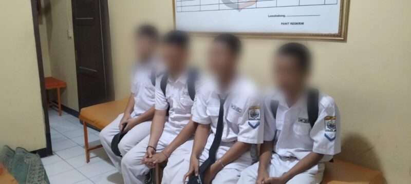 Polsek Lemahabang merespon cepat peristiwa tawuran antar pelajar yang terjadi di jalan MT Haryono depan RM Padang Murah, Desa Cipeujeuh Wetan, Kecamatan Lemahabang