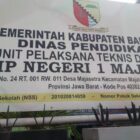 Seorang petugas keamanan di sekolah SMPN 1 tersebut mengusir wartawan secara kasar