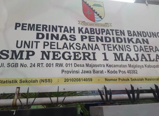 Seorang petugas keamanan di sekolah SMPN 1 tersebut mengusir wartawan secara kasar