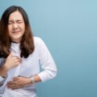 Penyakit asam lambung, atau GERD (Gastroesophageal Reflux Disease), terjadi ketika asam lambung naik kembali ke kerongkongan