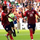 Dalam tujuh menit pertama, Kosta Rika unggul 2-0, memberikan harapan untuk lolos ke babak berikutnya