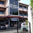 Ketika diminta penjelasan, panitia PPDB SMA Negeri 1 Kota Tangerang meminta orang tua untuk bertanya langsung kepada Dinas Pendidikan Provinsi