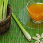 tanaman herbal yang sering ditemukan di dapur sebagai bumbu masak, Serai