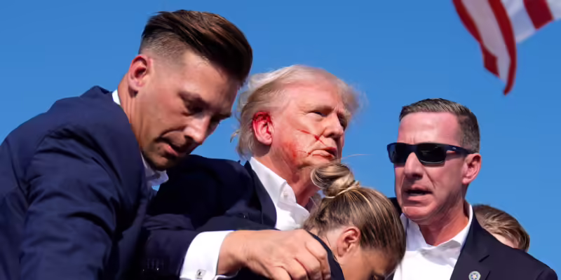 Trump menyatakan di media sosial bahwa telinga kanannya terluka akibat penembakan tersebut