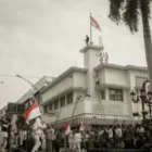 FOTO - Rekonstruksi insiden perobekan bendera Belanda di Hotel Yamato