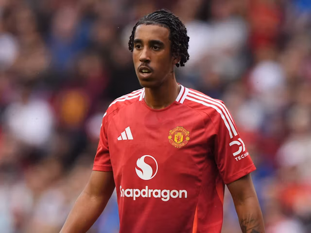 Leny Yoro - Man United