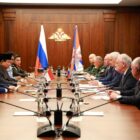 Menhan Prabowo menyampaikan ucapan selamat atas pelantikan Andrey Belusov sebagai Menteri Pertahanan Federasi Rusia yang baru pada bulan Mei lalu, Foto: Biro Humas Setjen Kemhan)