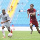 Selebrasi Tatsuro Nagamatsu dan skuad Malut United dalam laga BRI Liga 1 2024/2025 versus Madura United, Sabtu (10/8/2024). (c) Malut United Official