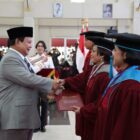 Menhan Prabowo juga memberikan penghargaan khusus kepada para lulusan terbaik dari masing-masing program, antara lain: Program Doktor yaitu Edhita Praditya, dengan IPK 3,97, dianugerahi predikat Magna Cumlaude. Program Magister yaitu Hanny Galih Satrio dan Muhamad Azhar, dengan IPK 3,93, meraih predikat Sangat Memuaskan
