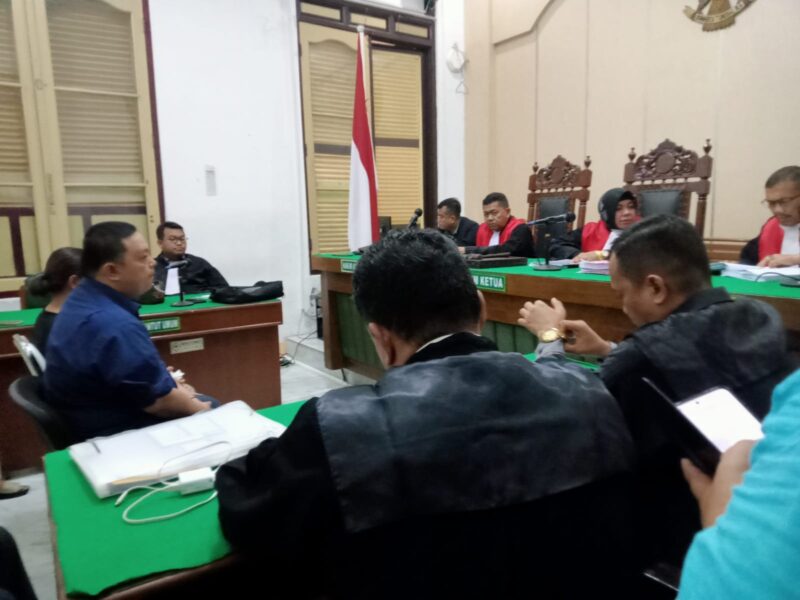 Terdakwa I Headdawan Roy Moore dan Terdakwa II Hetmawati Lumban Gaol dinyatakan bersalah sesuai dengan Pasal 3 Jo Pasal 18 Undang-Undang Nomor 31 Tahun 1999 tentang Pemberantasan Tindak Pidana Korups