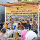 Kombes Pol Sumarni, S.I.K, S.H, M.H, meresmikan rumah bantuan renovasi Rumah Tidak Layak Huni (Rutilahu) kepada warga di Desa Lurah, Kecamatan Plumbon, Kabupaten Cirebon, pada Kamis (1/8/2024)