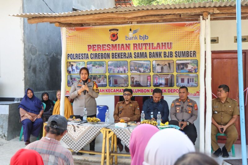 Kombes Pol Sumarni, S.I.K, S.H, M.H, meresmikan rumah bantuan renovasi Rumah Tidak Layak Huni (Rutilahu) kepada warga di Desa Lurah, Kecamatan Plumbon, Kabupaten Cirebon, pada Kamis (1/8/2024)