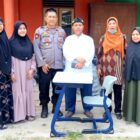 Kapolresta Cirebon, Kombes Pol Sumarni, S.I.K, S.H, M.H, bersama Komunitas Bagong Mogok memberikan bantuan berupa meja dan kursi ke LPI Al Hidayah, Desa Sukadana, Kecamatan Ciledug, Kabupaten Cirebon