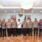 Kunjungan silaturahmi dilakukan oleh Kapolda dan didampingi oleh Wakapolda Brigjen Pol Stephen M. Napiun, Irwasda, Karo Ops, Direktur Intelkam, Direktur Lalulintas, dan Direktur Polairud Polda Maluku