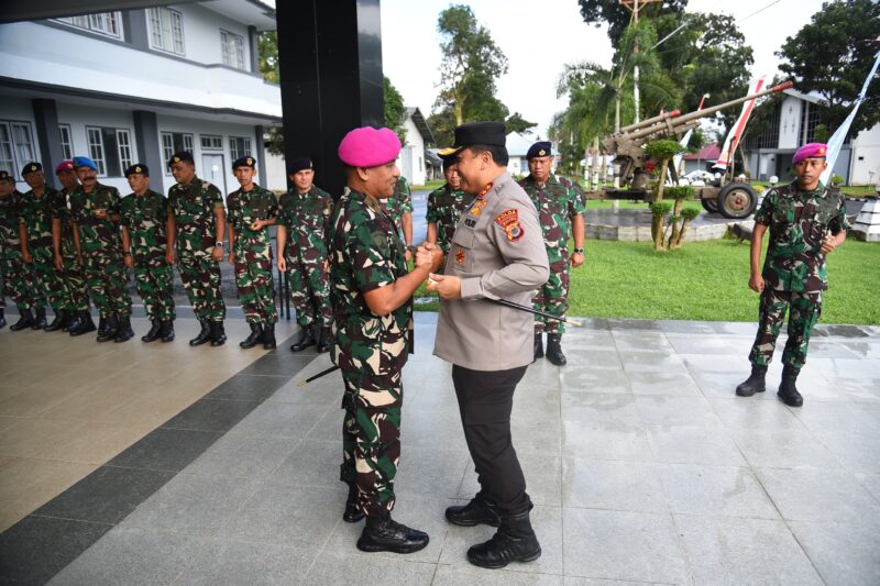 Kepala Kepolisian Daerah Maluku, Irjen Pol Drs. Eddy Sumitro Tambunan M.Si, melaksanakan kunjungan silaturahmi ke Markas Komando Lantamal IX/Ambon