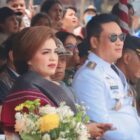 Wakil Bupati Humbahas Oloan Paniaran Nababan bersama istri, Erma, menghadiri puncak perayaan HUT ke-21 Kabupaten Humbahas