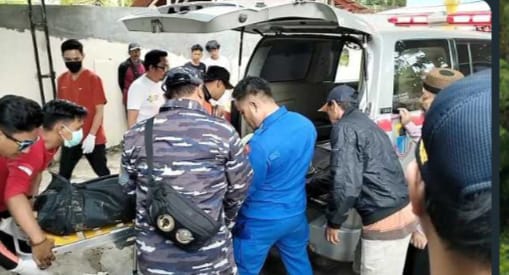 Jenazah kedua pengamen ondel-ondel yang hilang terseret ombak di Pantai Karang Seke, Binuangeun, Desa Muara, Kecamatan Wanasalam, Kabupaten Lebak, Banten, pada Kamis (1/8/2024) pukul 16.20 WIB, ditemukan meninggal pada Sabtu (3/8/2024)