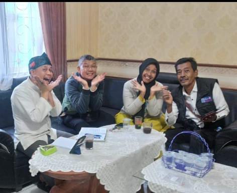 eberapa awak media melakukan kunjungan kerja dengan Camat Pacet, Kecamatan Pacet, Kabupaten Bandung, yang dipimpin oleh Asep Sutanto S.STP.M.M