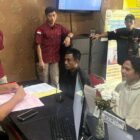 Kejaksaan Negeri (Kejari) Halmahera Selatan, yang dipimpin oleh Ahmad Patoni, SH.MH, telah menerima penyerahan dua tersangka dan barang bukti dari Penyidik Satuan Reserse Kriminal (Satreskrim) Polres Halmahera Selatan pada Rabu (31/7/2024)